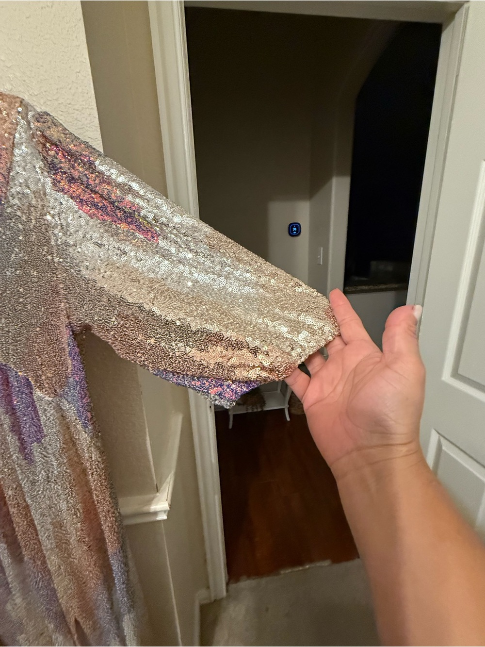 Sequin V-Neck Midi Dress in Iridescent Midi Dress. Size Large Saltwater luxe - Picture 14 of 15